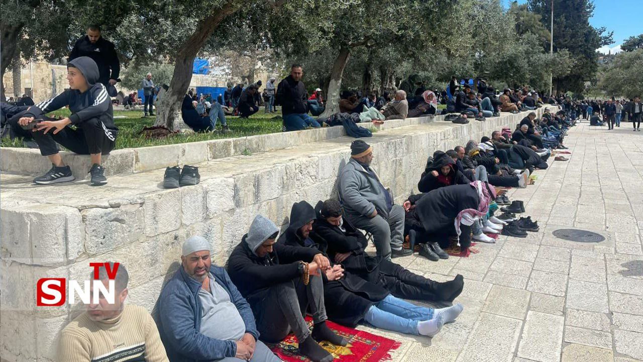 عکس/ حضور پرشور اهالی مسجدالاقصی در قدس شریف برای اقامه نماز جمعه 
