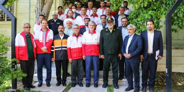 استاندار فارس عضو داوطلب جمعیت هلال احمر شد