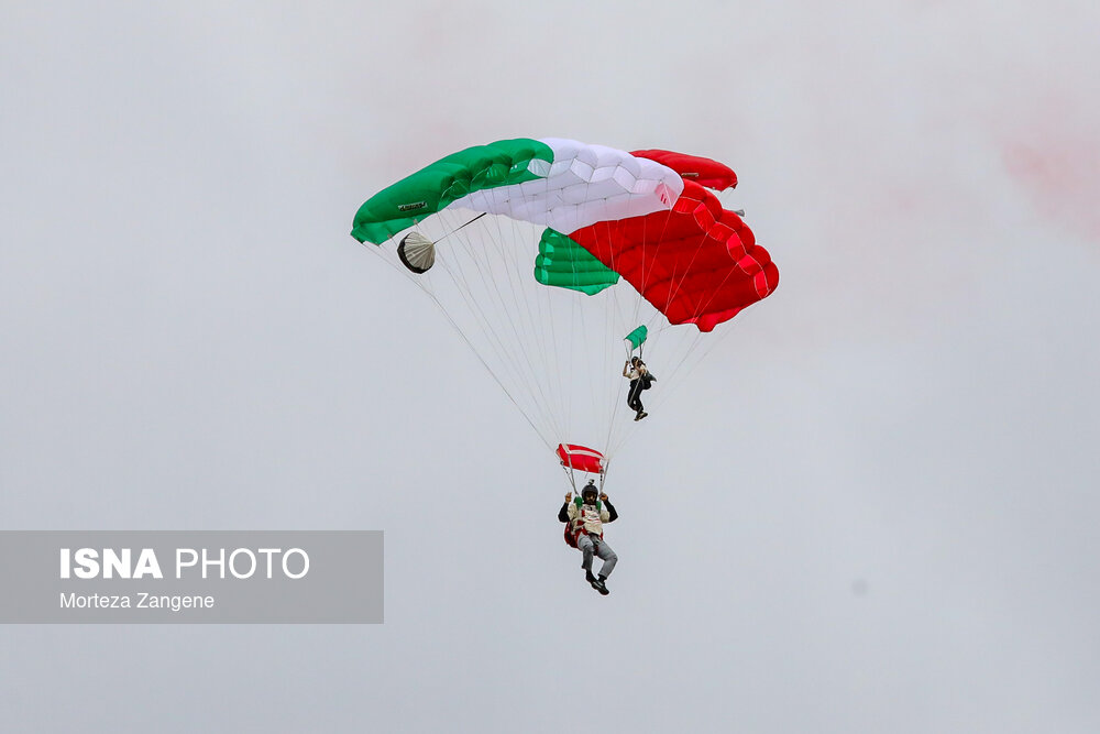 عکس/ گرامیداشت ۱۲ فروردین در برج میلاد تهران