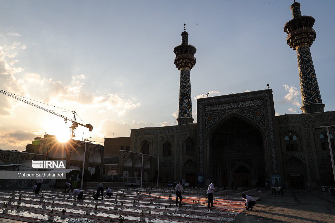 عکس/ افطار ساده در حرم مطهر رضوی