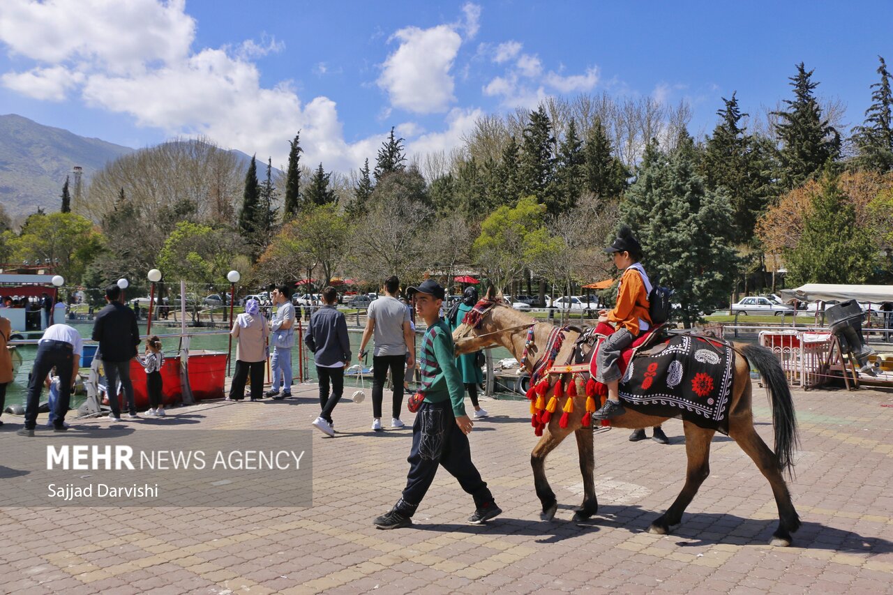 حضور گردشگران نوروزی در پارک و دریاچه کیو خرم‌آباد