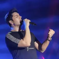 اجرای زنده‌ی آهنگ «تا همیشه» در کنسرت تهران فرزاد فرزین