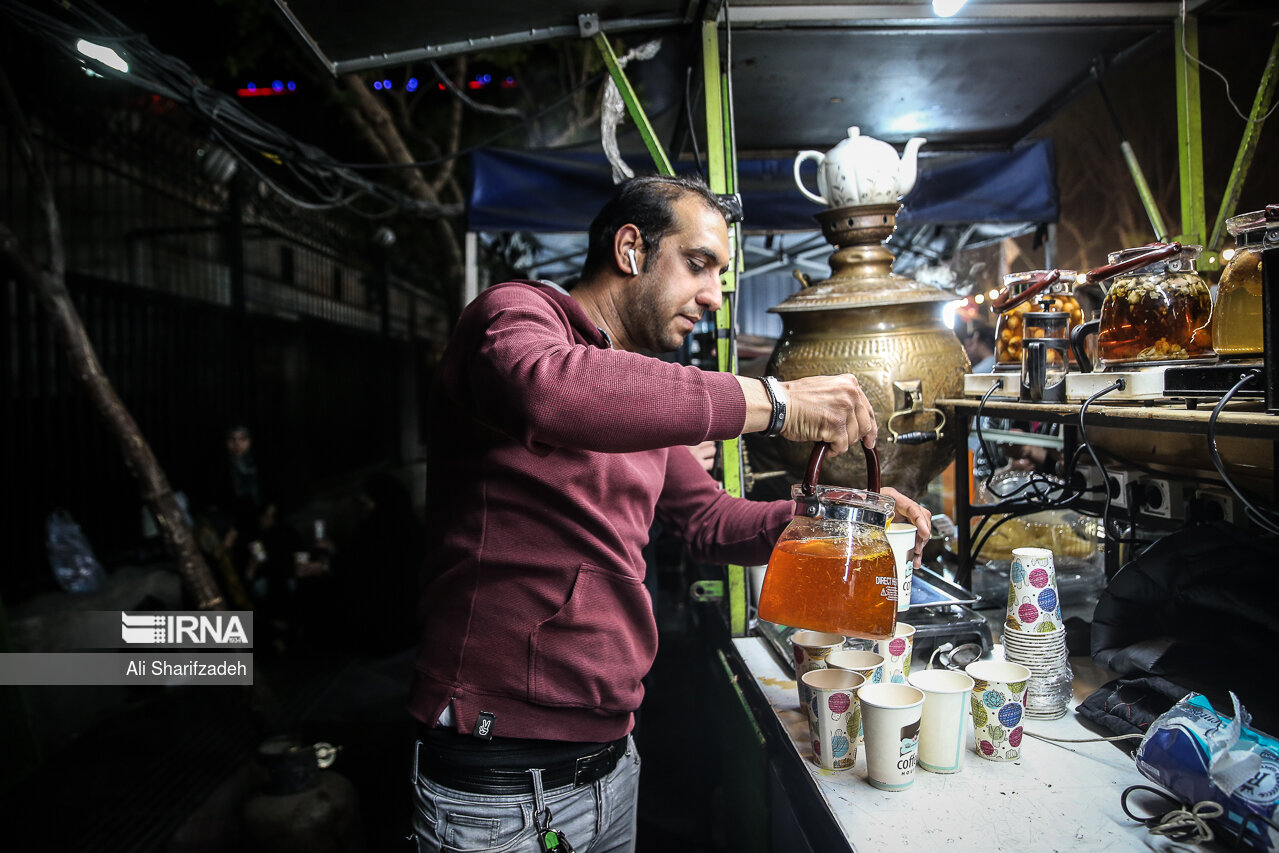 خیابان سی تیر تهران؛ پس از افطار