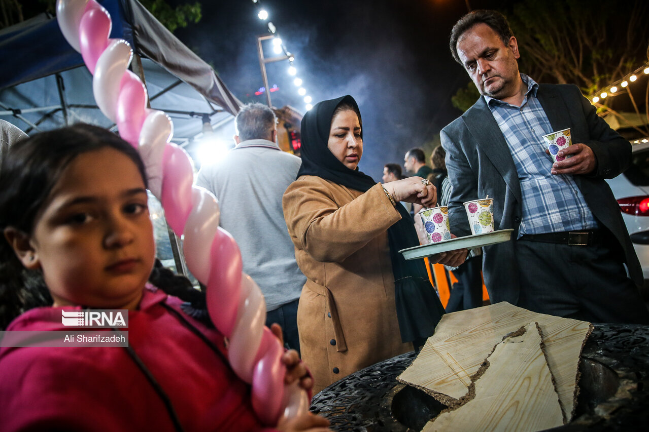 خیابان سی تیر تهران؛ پس از افطار