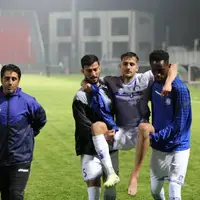انتقال مصدوم با روشی حیرت‌انگیز در فوتبال ایران