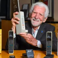انتقاد پدر تلفن همراه از اعتیاد به گوشی‌های هوشمند