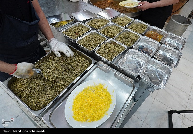 عکس/ طبخ و توزیع افطاری در حرم مطهر حضرت عبدالعظیم حسنی (ع)