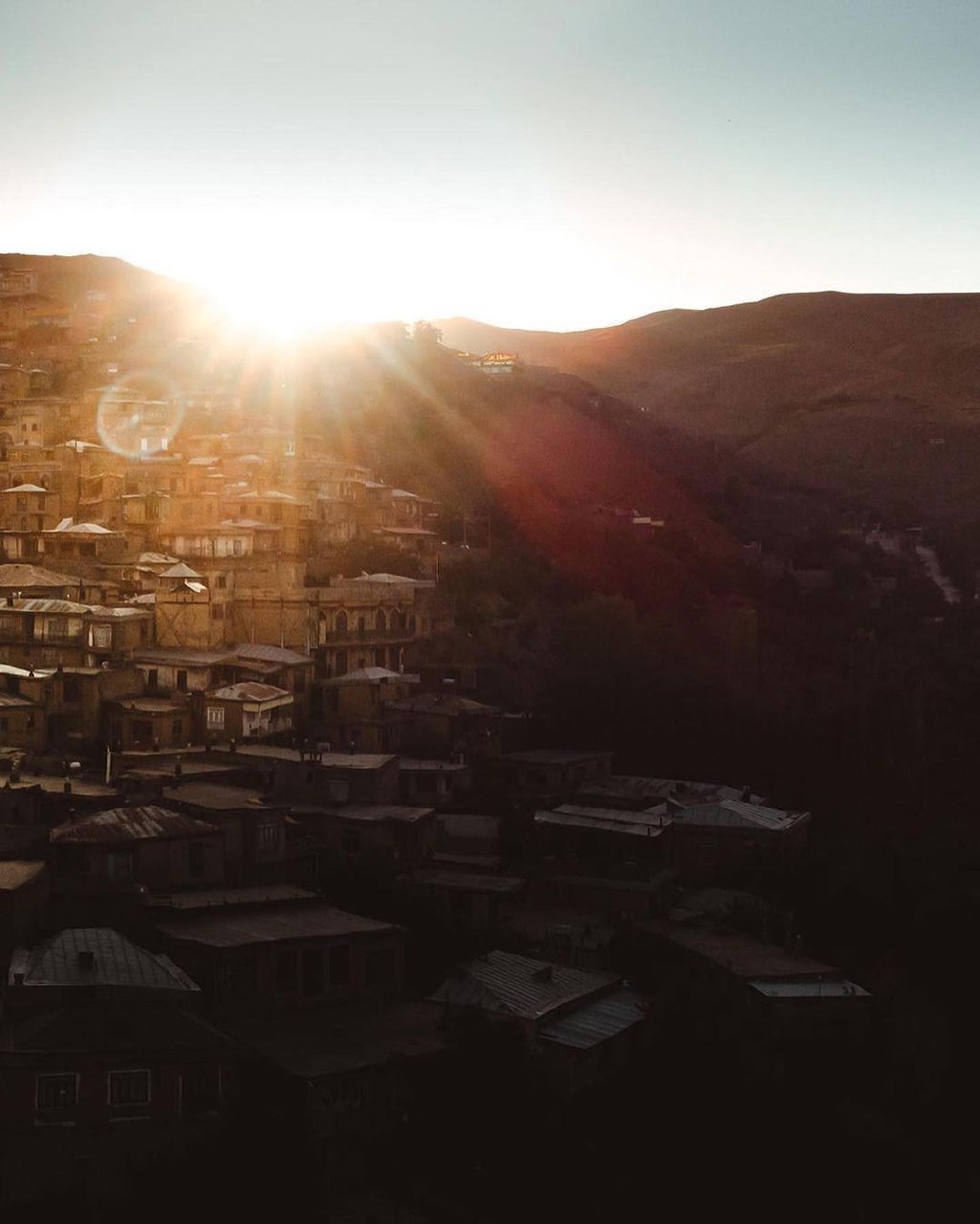  روستای پلکانی و تاریخی کنگ  