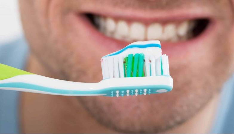 چرا نباید بعد از غذا بلافاصله دندان هایمان را مسواک بزنیم؟