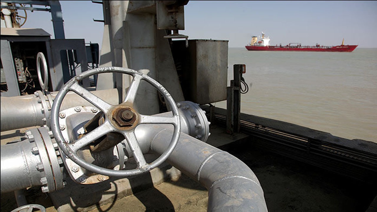 پهلو گرفتن نخستین کشتی حامل مواد سوختی در بندر امیرآباد