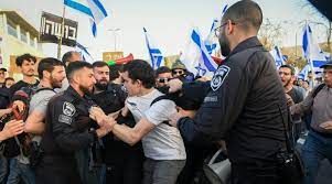درگیری نیروهای پلیس رژیم صهیونیستی با مخالفان نتانیاهو در تل آویو