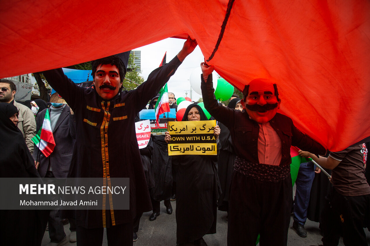 عکس/ حضور متفاوت آدمک ترامپ در راهپیمایی روز قدس