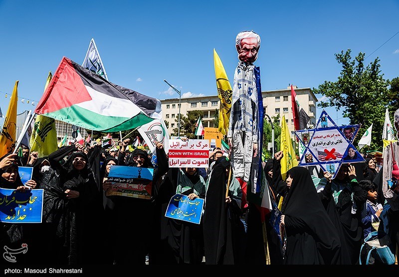 عکس/ به آتش کشیدن پرچم اسرائیل و آدمک نتانیاهو در تهران 