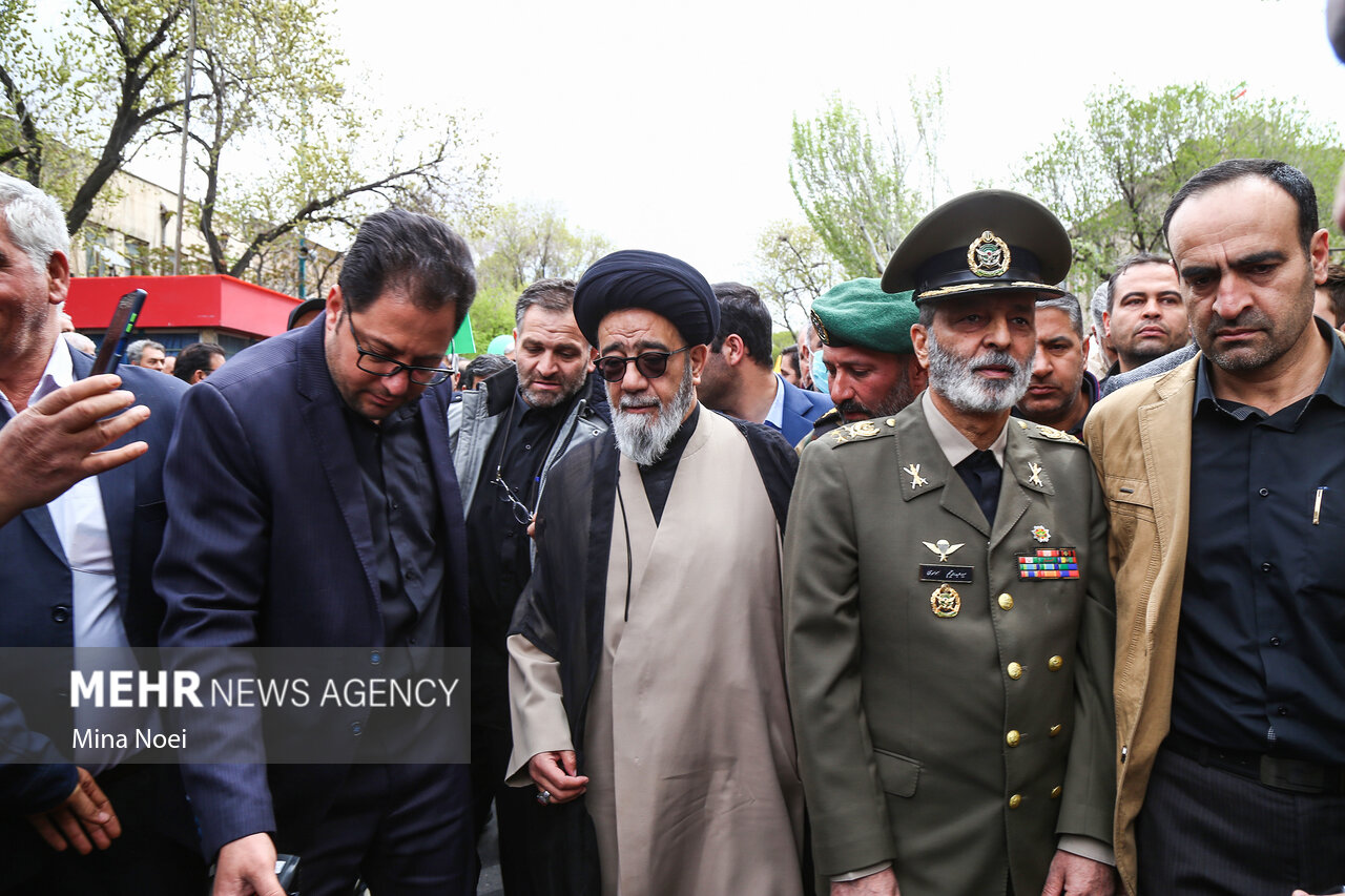 عکس/ فرمانده ارتش مهمان ویژه راهپیمایی روز جهانی قدس در تبریز