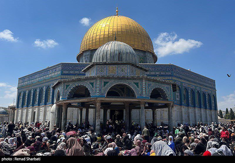 عکس/ حضور فلسطینیان در مسجدالاقصی همزمان با روز جهانی قدس