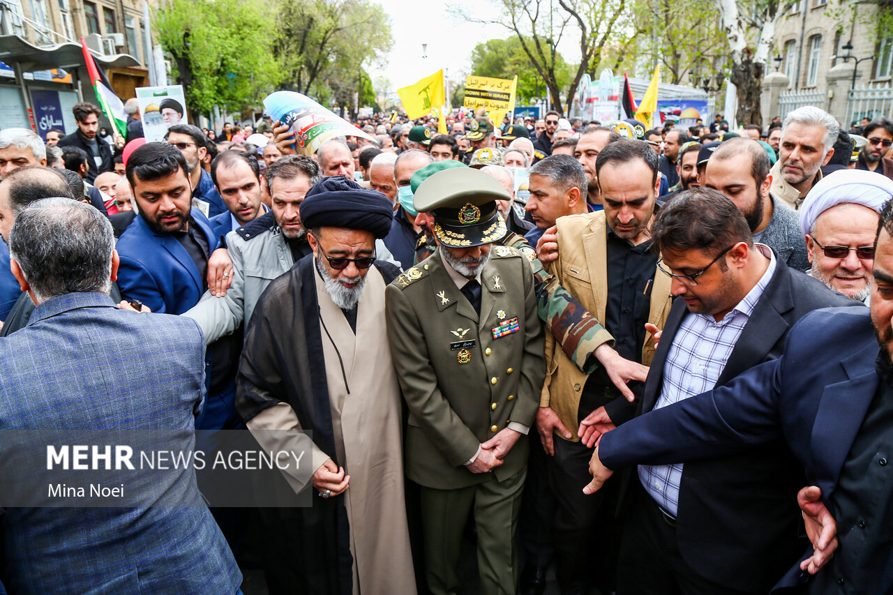 عکس/ فرمانده ارتش مهمان ویژه راهپیمایی روز جهانی قدس در تبریز