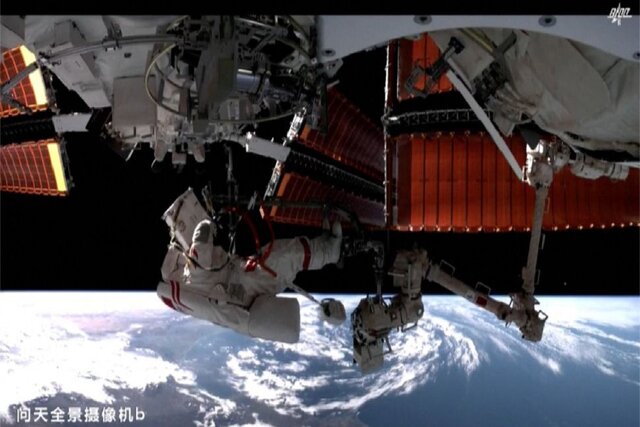 پاورچین رفتن فضانوردان چینی در فضا!