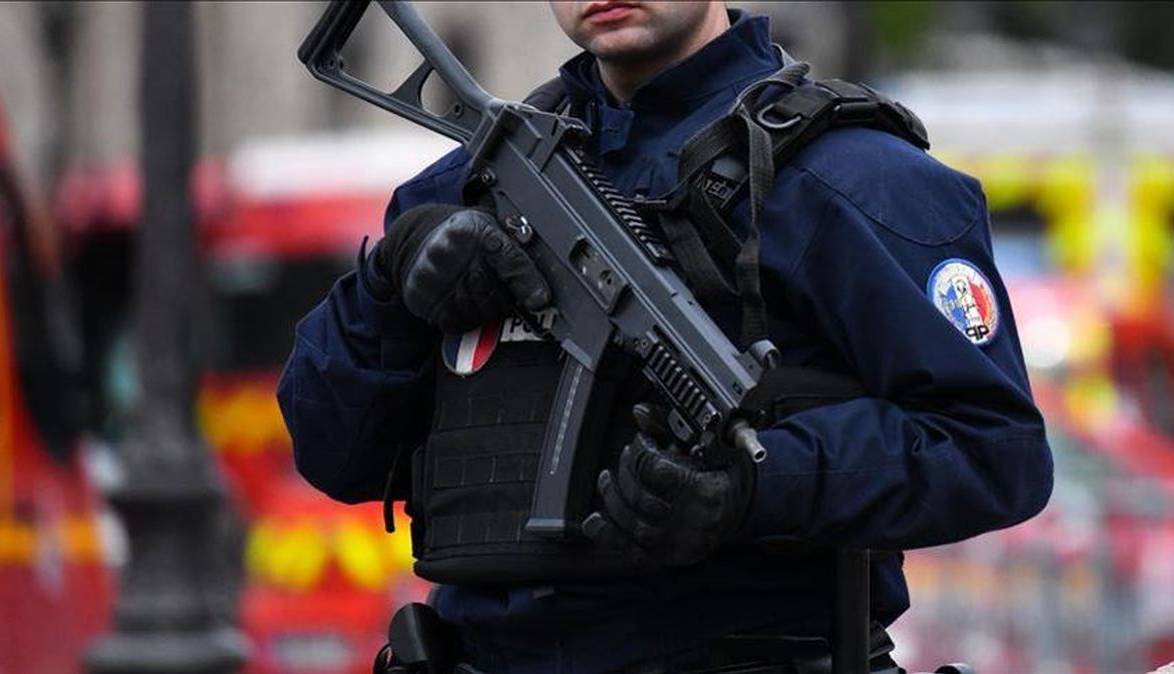 هجوم یک خودرو به میان جمعیت در فرانسه؛ 7 نفر زخمی شدند