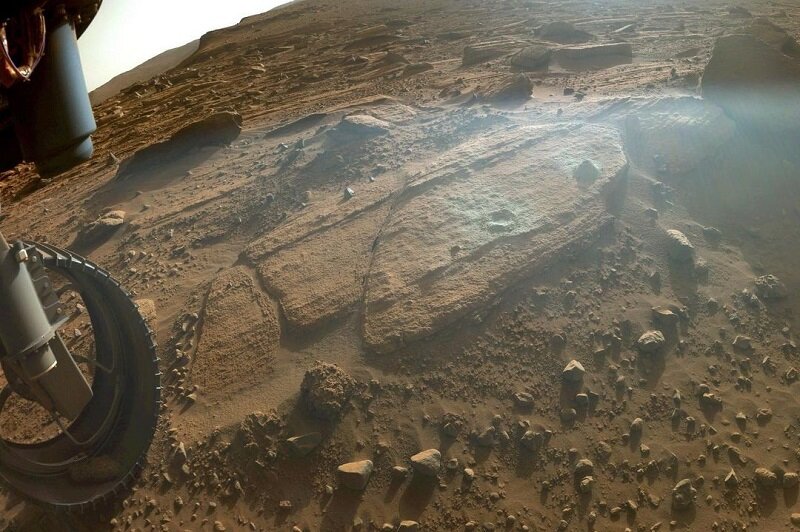 مریخ‌نورد استقامت این‌گونه سطح سیاره سرخ را حفاری می‌کند