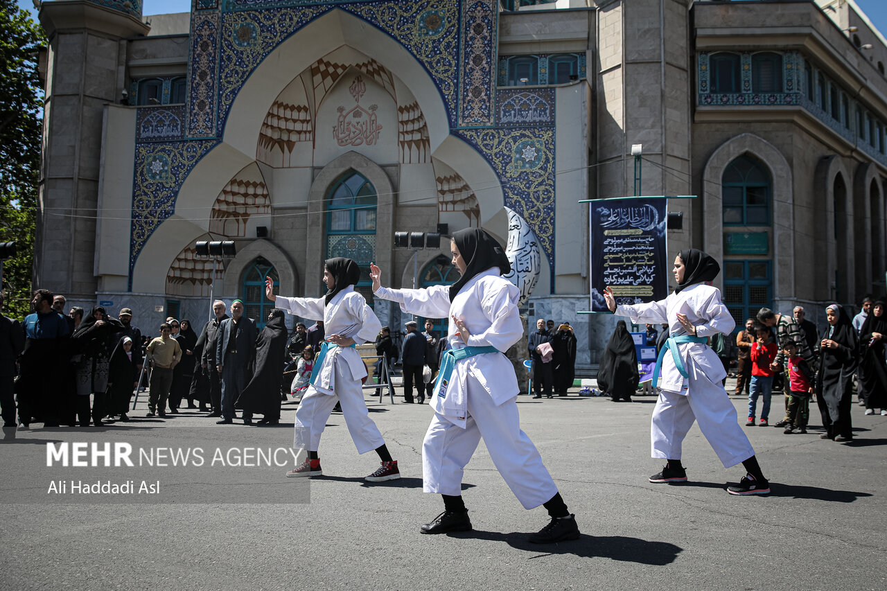 حرکات رزمی دختران در "میدان فلسطین" تهران در روز قدس 