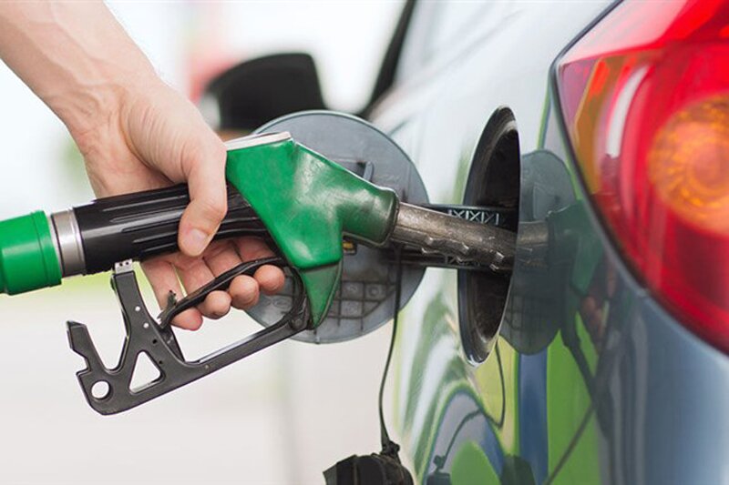 حرکت جالب یک مرد در پمپ بنزین برای جلوگیری از سرقت خودرو