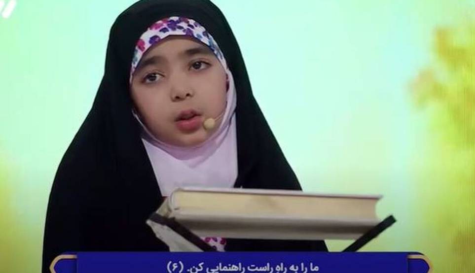 تسلط دختر 7 ساله به خواندن قرآن به 5 زبان زنده دنیا