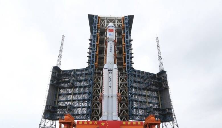 ابر فضاپیمای ترابری چین آماده پرتاب شد