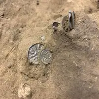 4گوشه دنیا/ کشف سکه و زیورآلات نقره در نزدیکی یک قلعه وایکینگی