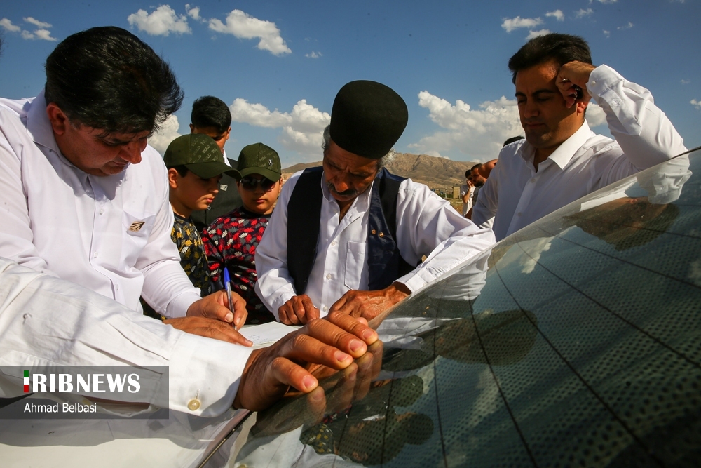 عکس/ آئین سنتی پهلوانی بیل گردانی در "نیم ور" استان مرکزی