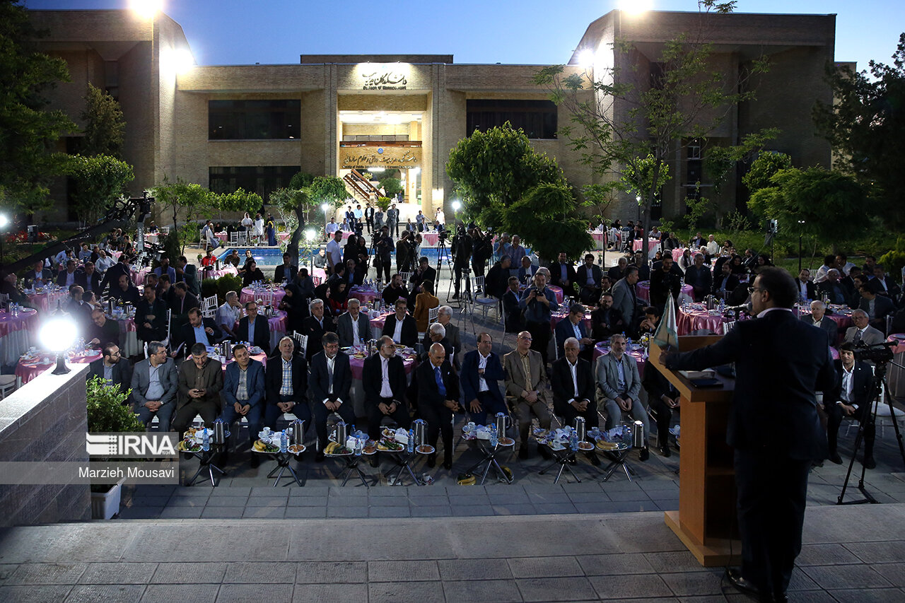 رونمایی از سردر دانشکدگان مدیریت در دانشگاه تهران 