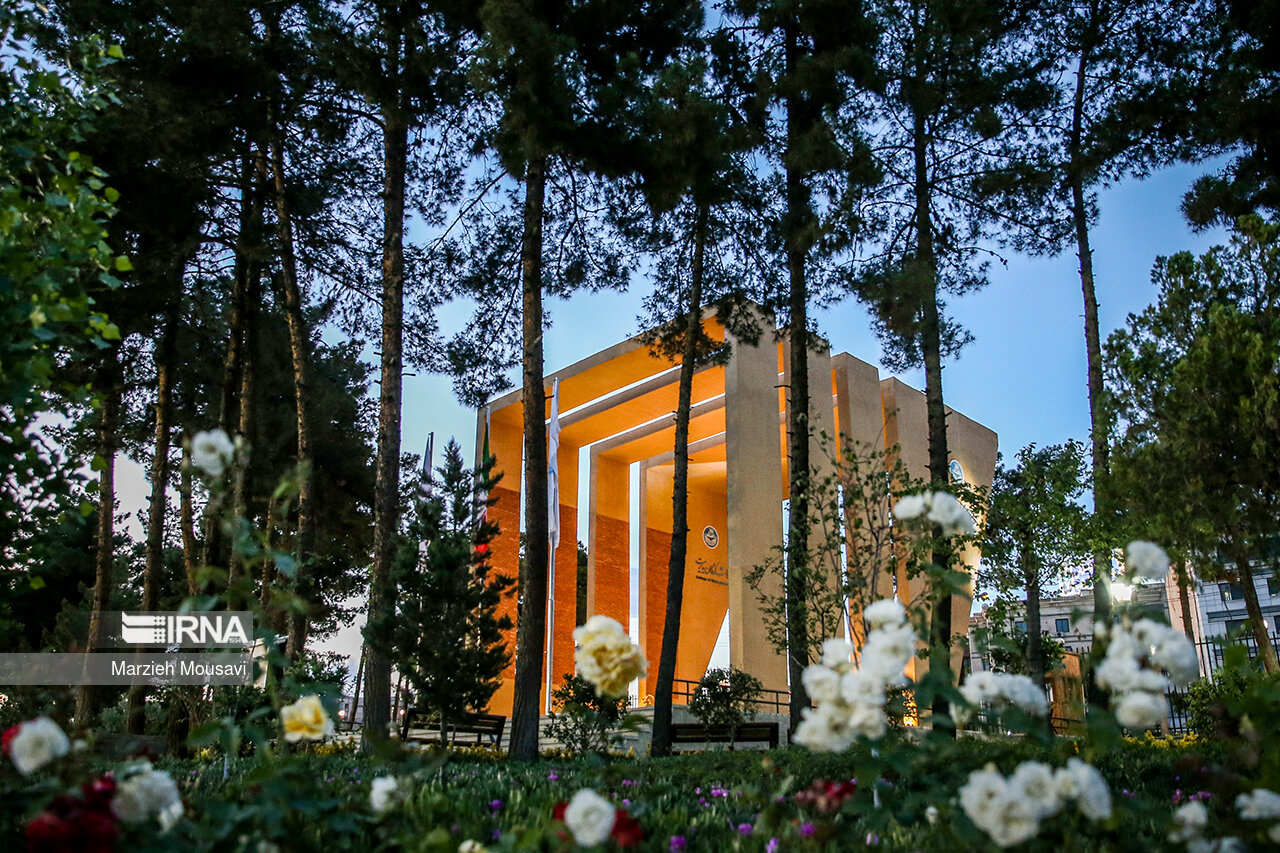 رونمایی از سردر دانشکدگان مدیریت در دانشگاه تهران 