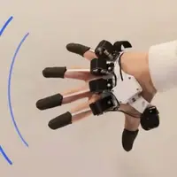 لمس دنیای مجازی با دستکش های واقعیت مجازی  