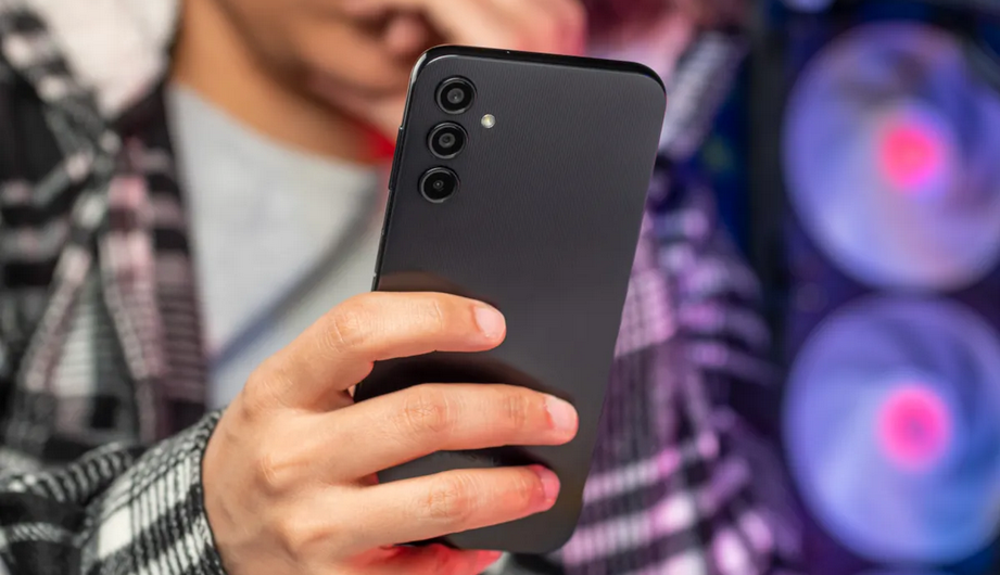 بررسی گلکسی A14؛ بهترین گوشی سامسونگ با یک ماه حقوق وزارت کار!