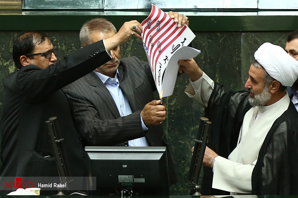 مشاور لاریجانی: اگر الان برجام را به ذوالنوری بدهید، آتش نمیزند