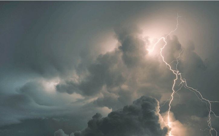 رگبار باران تا گرد و خاک در نقاط مختلف کشور؛ این مناطق بارانی می‌شوند