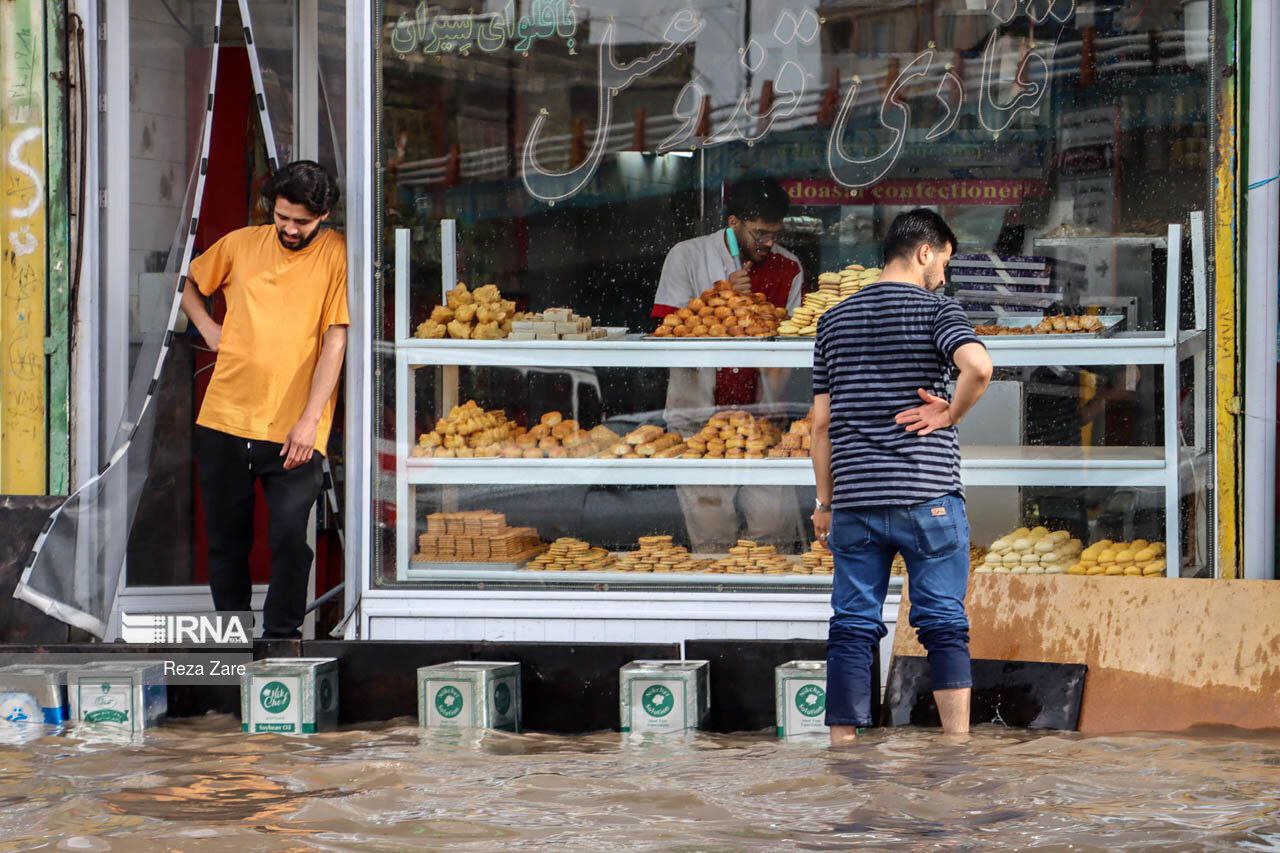 بارش باران و آبگرفتگی شدید معابر اردبیل