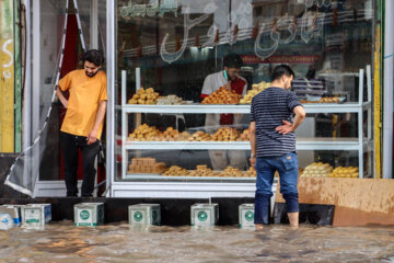 بارش باران در اردبیل باعث آبگرفتگی شدید معابر شد