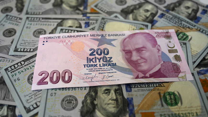 رویترز: ارزش لیر ترکیه در برابر دلار بشدت سقوط کرد