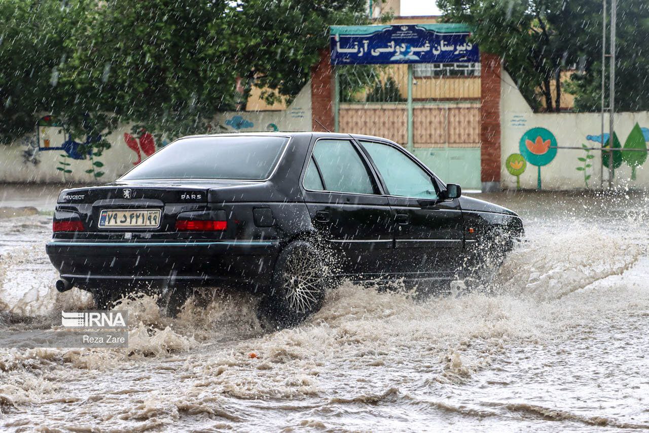 بارش باران و آبگرفتگی شدید معابر اردبیل