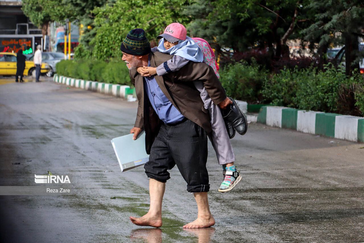 بارش باران و آبگرفتگی شدید معابر اردبیل