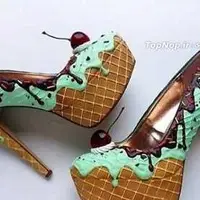 کفش‌های خانم بلاگر مورد تمسخر قرار گرفت!