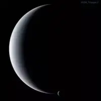 تصویر روز ناسا؛ هلال نپتون و تریتون
