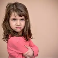 دختر 4 ساله‌ام به شدت دچار چشم‌ و‌ هم‌چشمی شده است