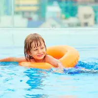 سن آموزش شنا به کودک و نکاتی که باید بدانید