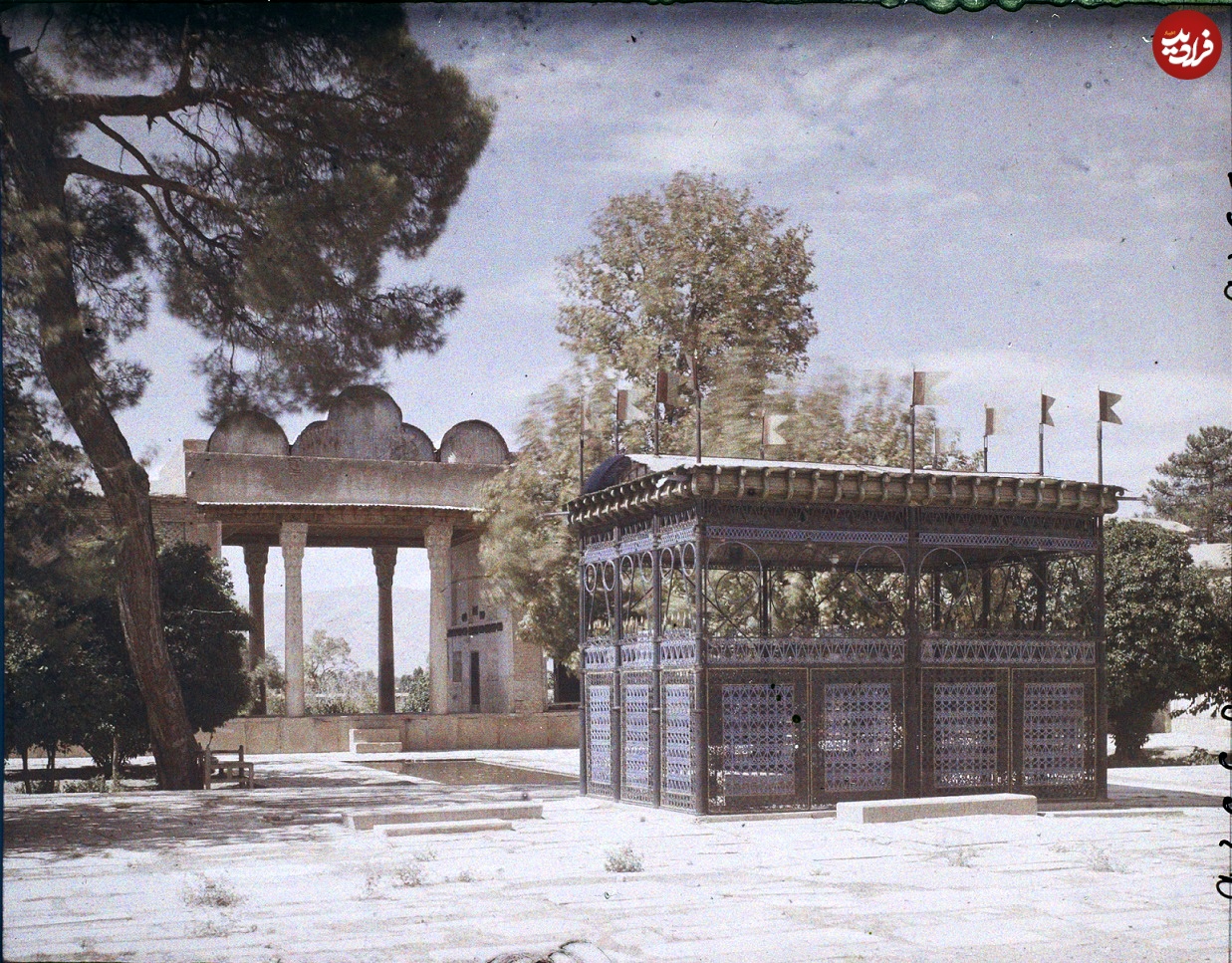 گوناگون/ عکس های تاریخی از حافظیه؛ زمانی که حافظ «ضریح» داشت