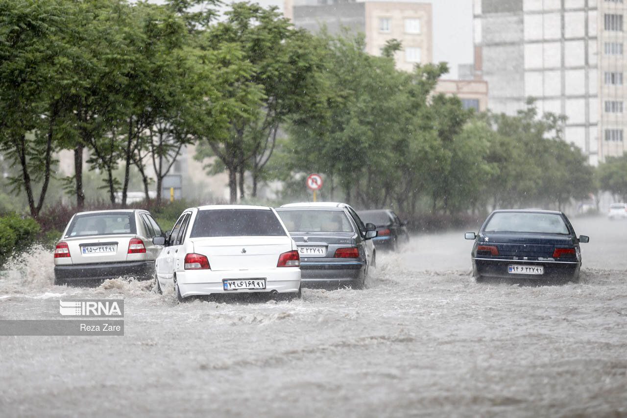 بارش باران و آبگرفتگی شدید معابر اردبیل