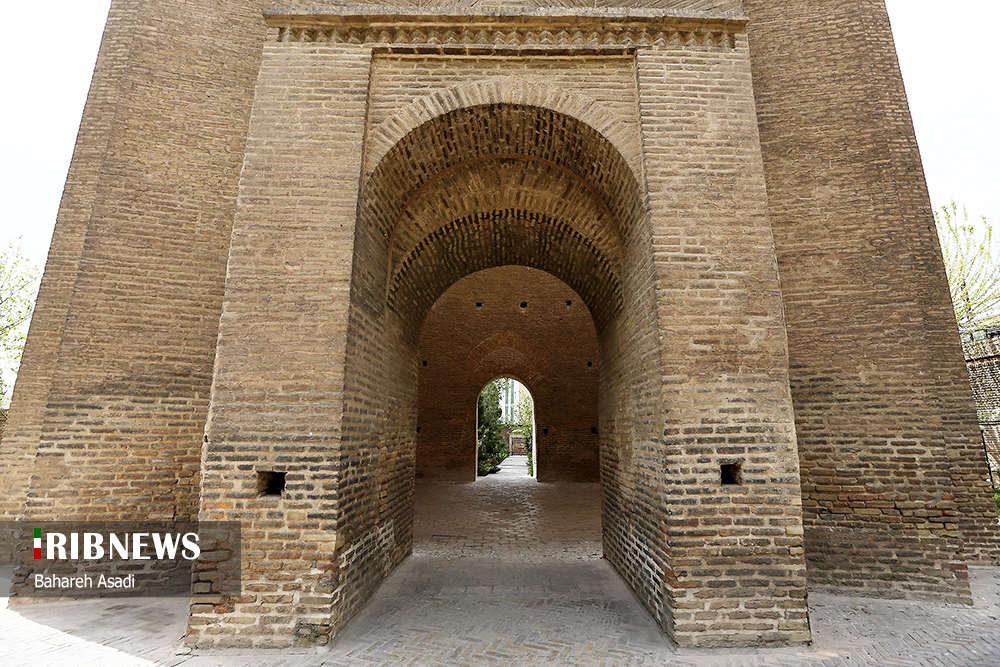 برج طغرل ساعت خورشیدی ۹۰۰ ساله در شهرری