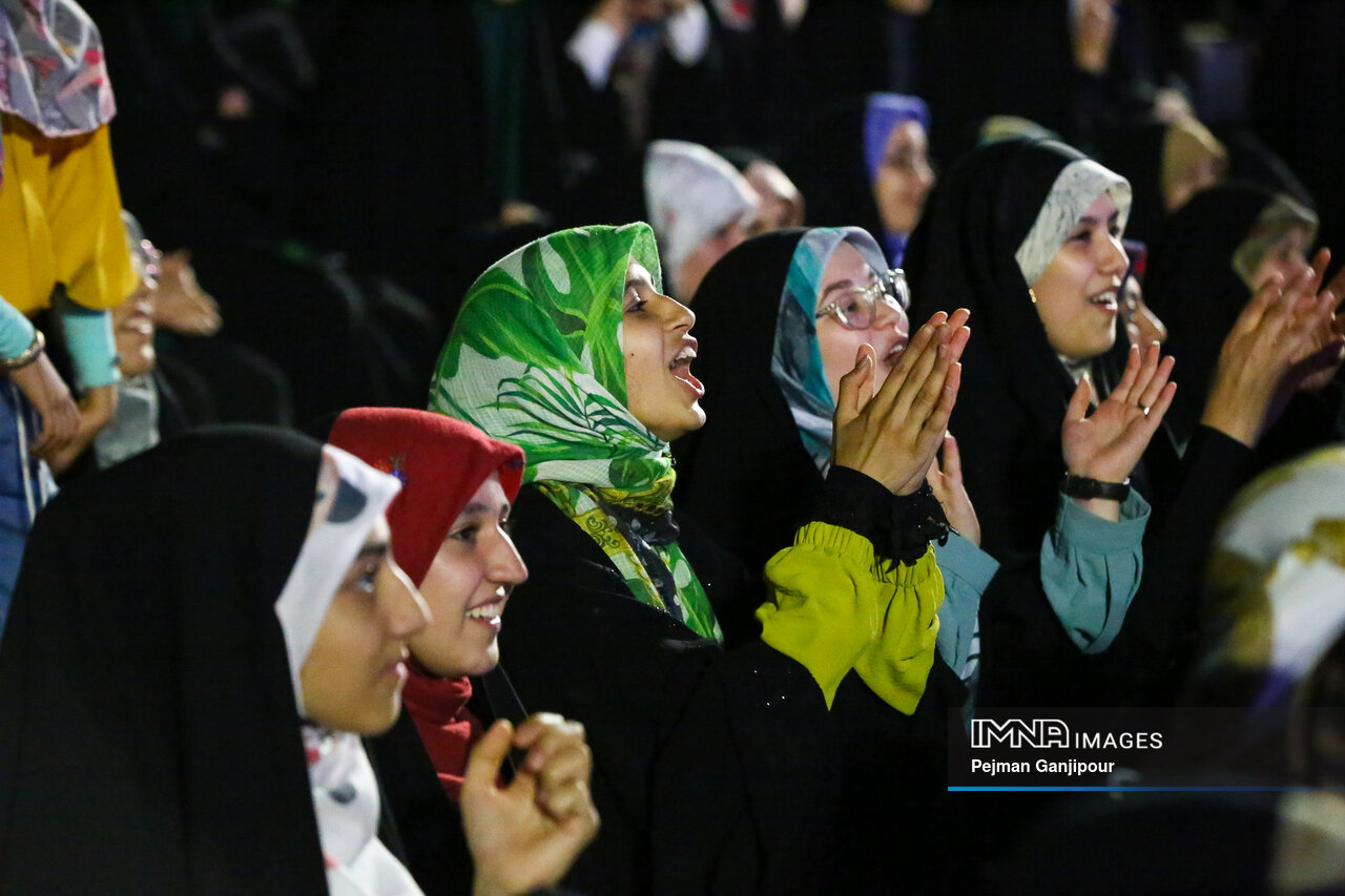 جشن خانوادگی دختر آسمان هفتم