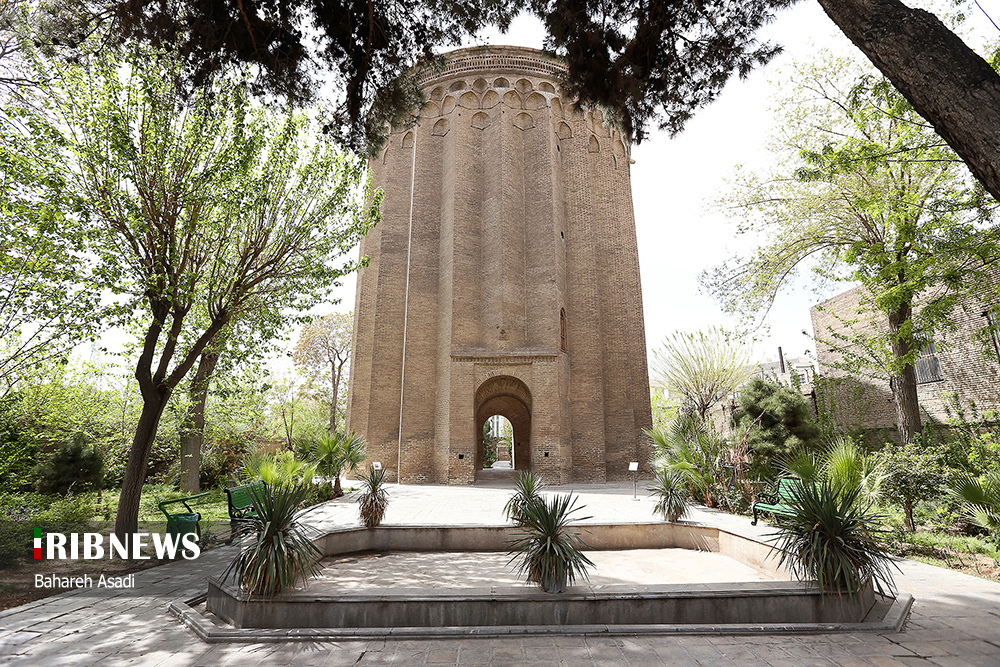 برج طغرل ساعت خورشیدی ۹۰۰ ساله در شهرری