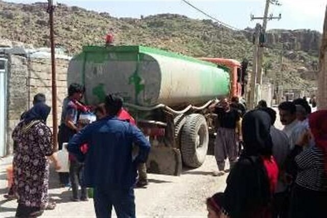 آبرسانی سیار به روستای سیلزده «استاد» در فاروج